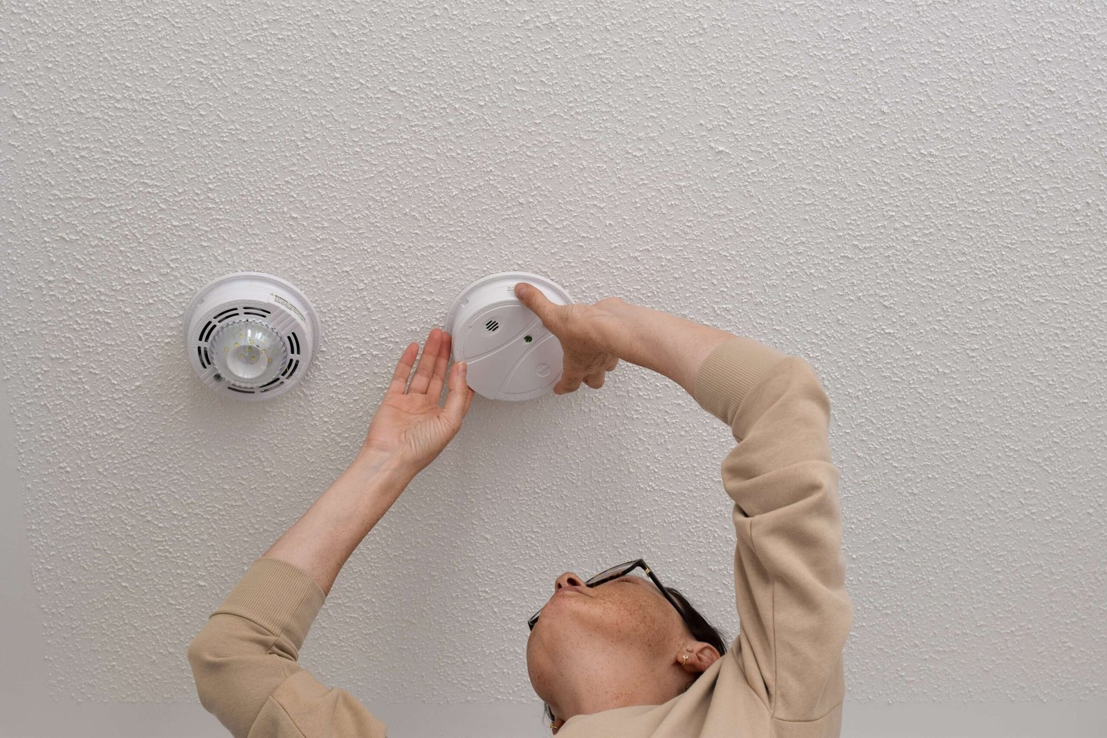testing smoke detectors and carbon monoxide alarms, home maintenance